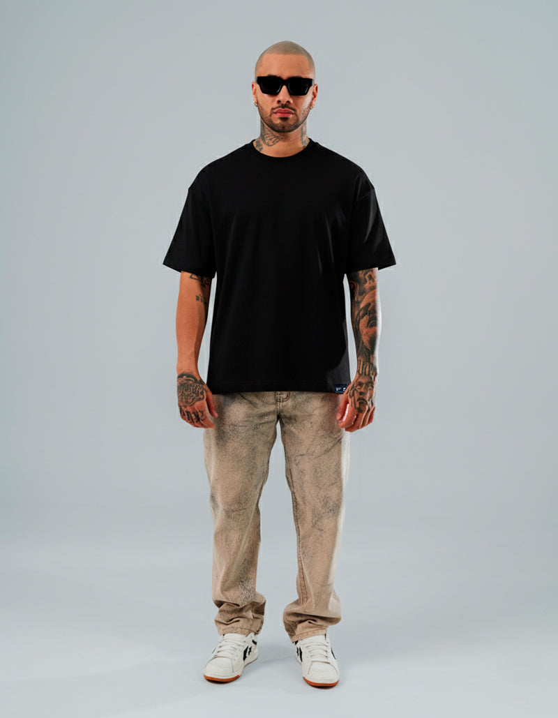 Camiseta Negra Básica Regular - 300 Grs